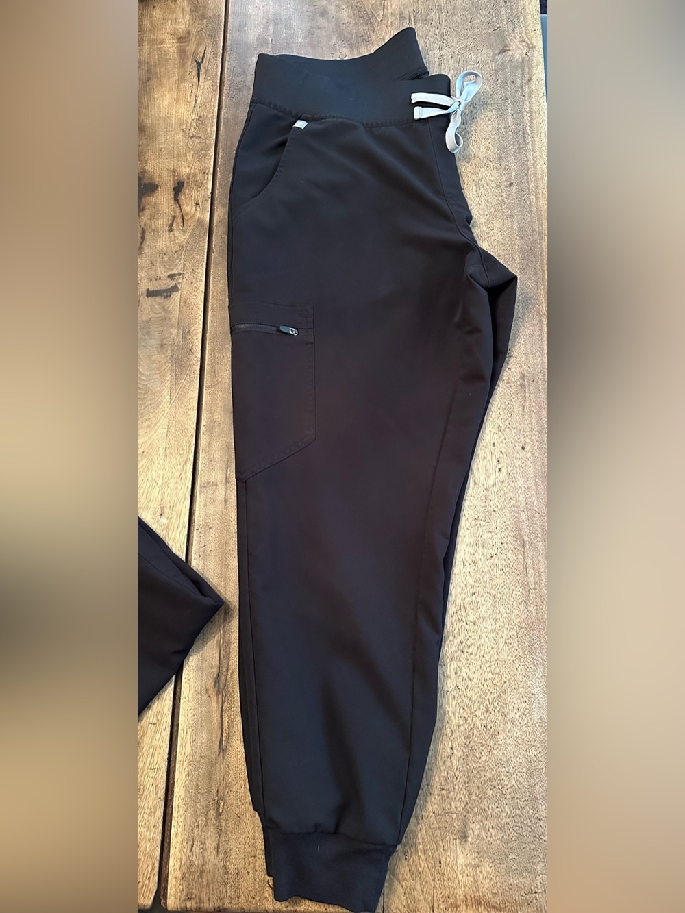 EUC Figs Jogger Scrubs in Black Size LP.